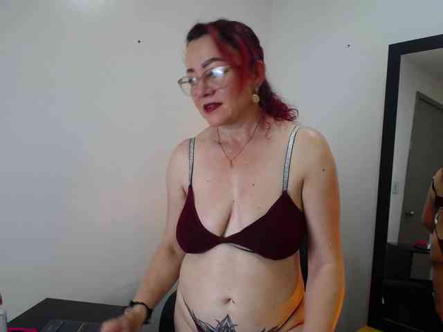 Lupita223 webcam