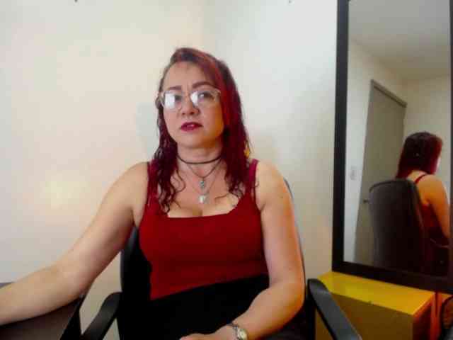 Lupita223 webcam