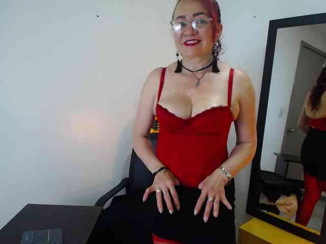 Lupita223 webcam
