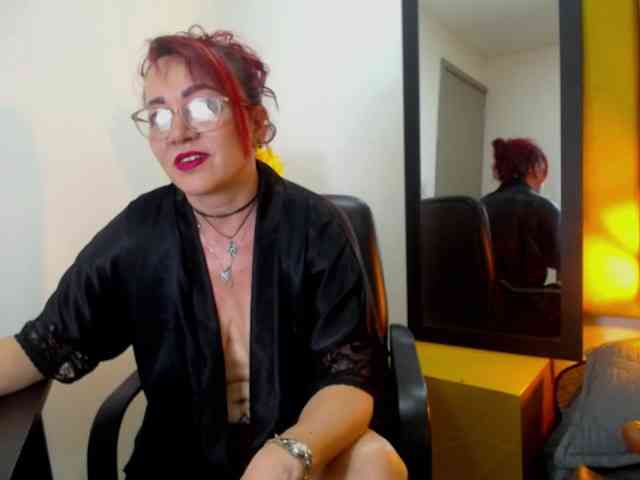 Lupita223 webcam