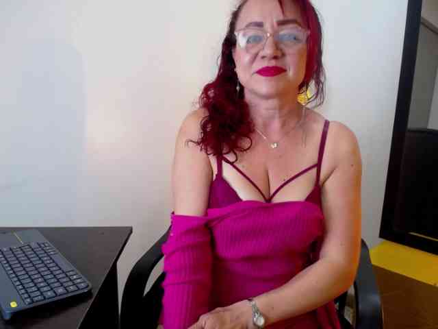 Lupita223 webcam