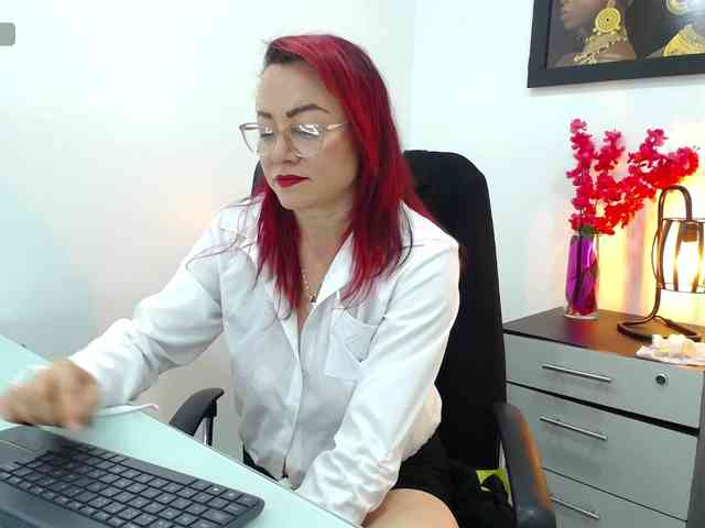 Lupita223 webcam