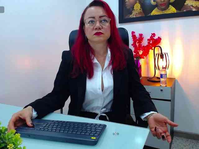 Lupita223 webcam