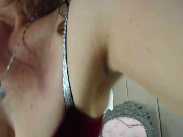 Lupita223 webcam