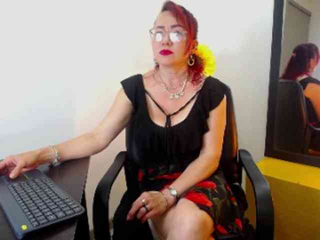 Lupita223 webcam