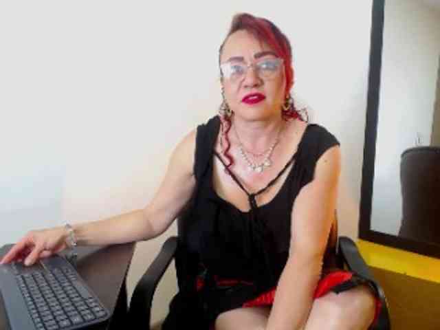 Lupita223 webcam
