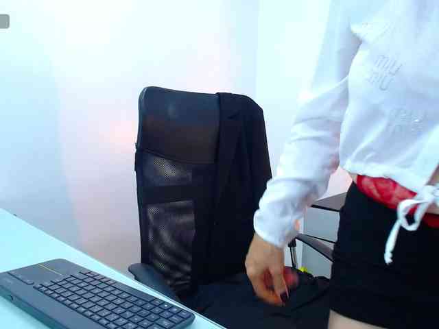 Lupita223 webcam