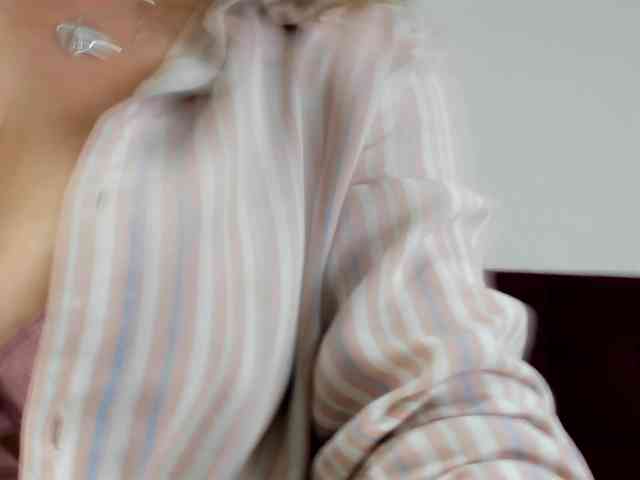 Lupita223 webcam