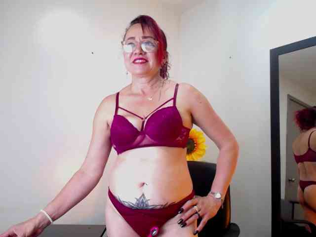 Lupita223 webcam