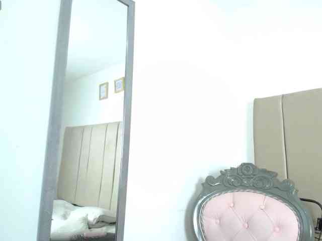 Lupita223 webcam