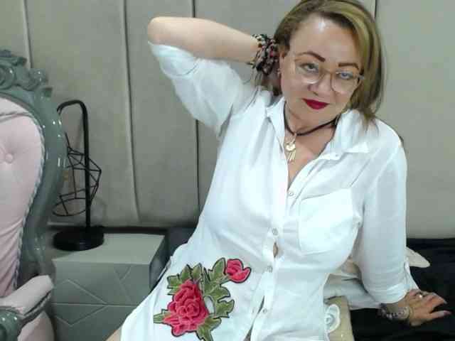 Lupita223 webcam