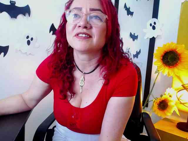 Lupita223 webcam