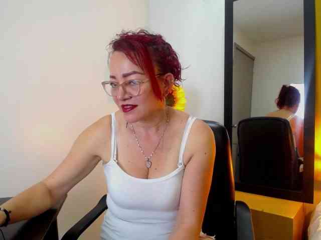 Lupita223 webcam