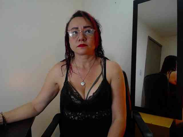 Lupita223 webcam