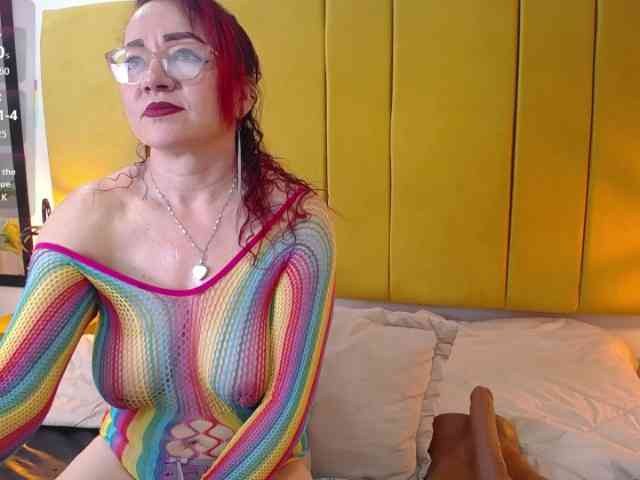 Lupita223 webcam