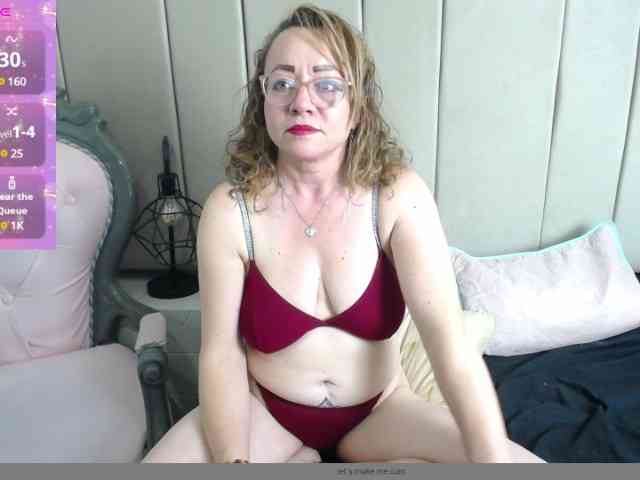 Lupita223 webcam