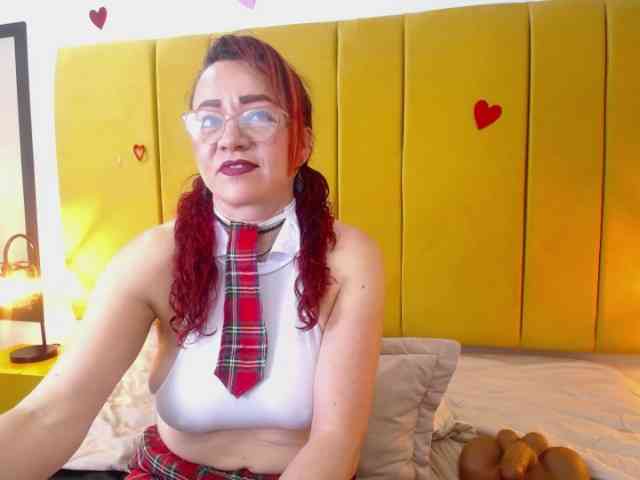 Lupita223 webcam