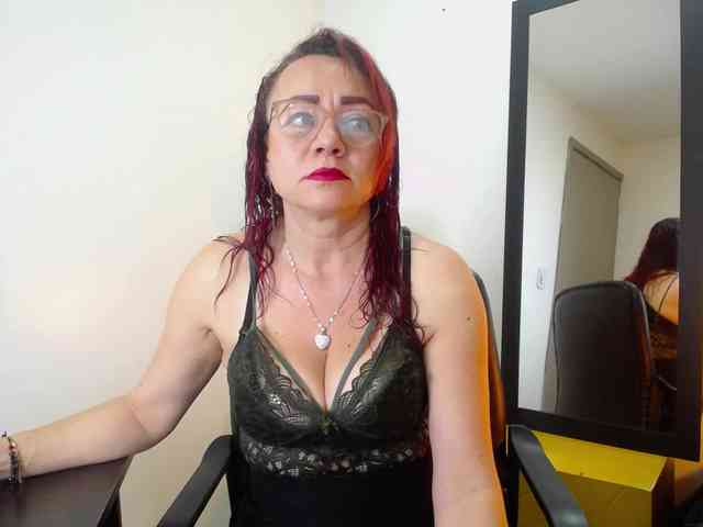 Lupita223 webcam