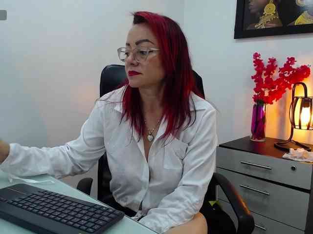 Lupita223 webcam
