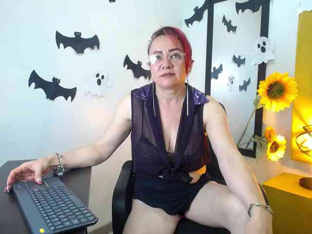 Lupita223 webcam