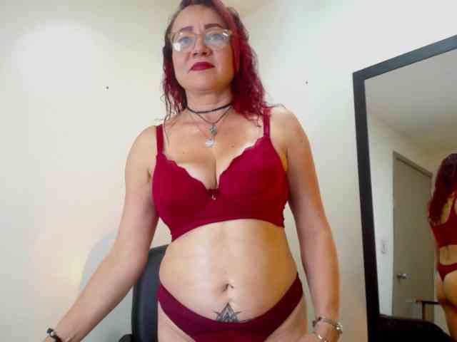 Lupita223 webcam