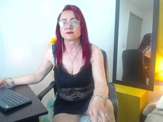 Lupita223 webcam