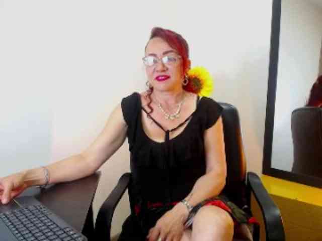 Lupita223 webcam