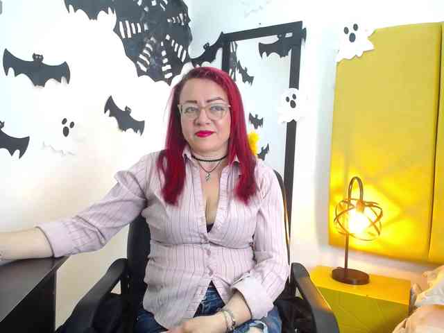 Lupita223 webcam