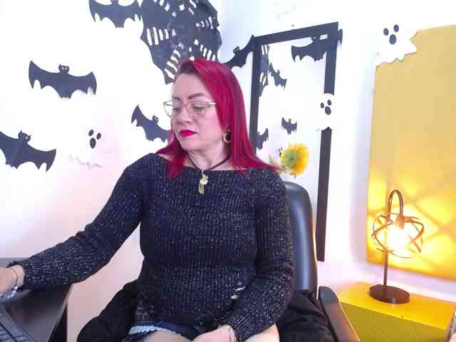Lupita223 webcam