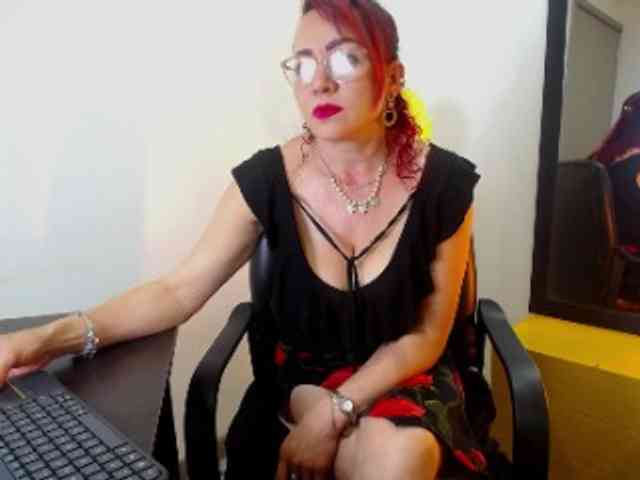 Lupita223 webcam
