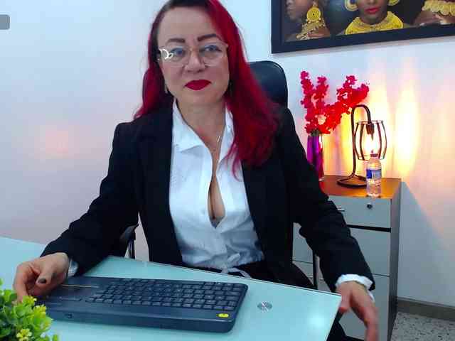 Lupita223 webcam