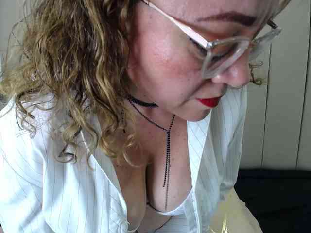 Lupita223 webcam