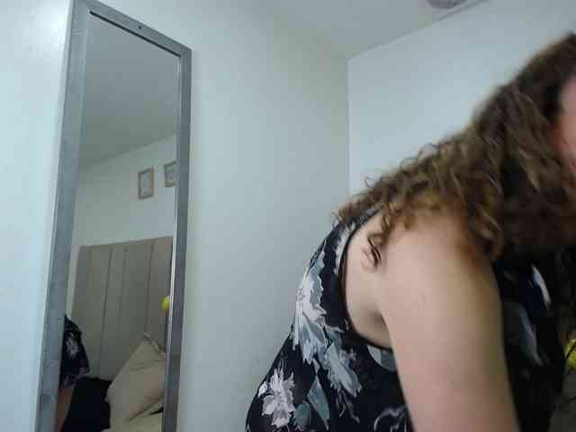 Lupita223 webcam