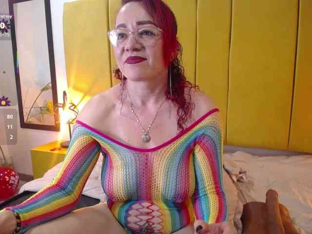Lupita223 webcam