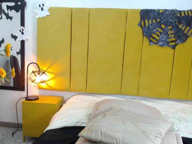 Lupita223 webcam