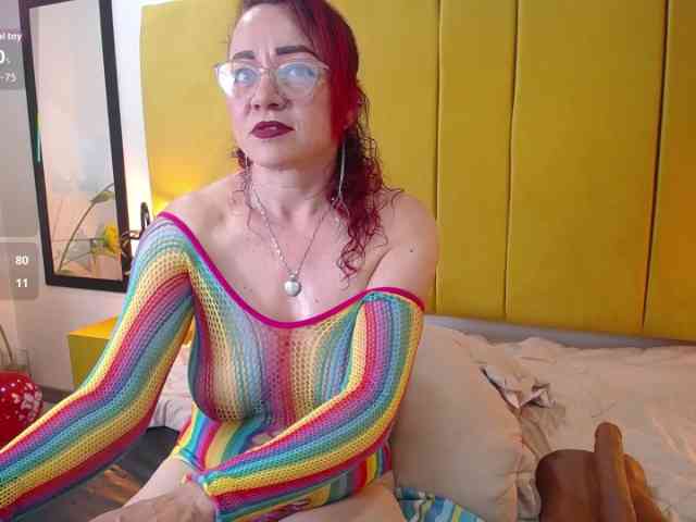 Lupita223 webcam