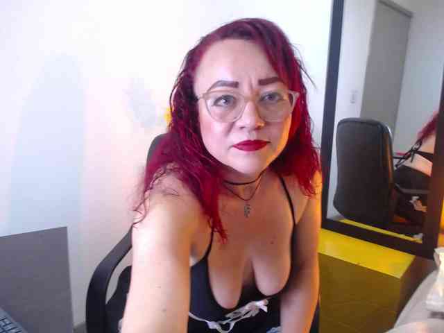Lupita223 webcam
