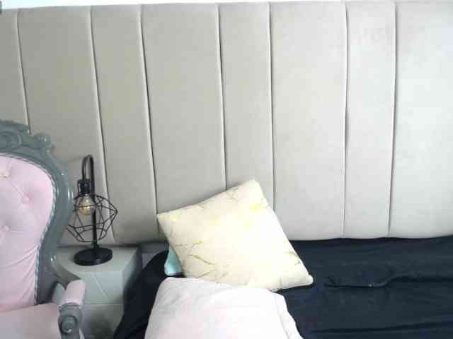 Lupita223 webcam