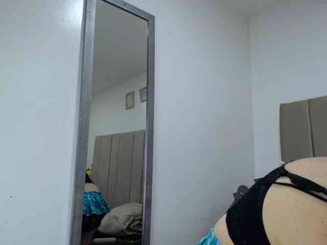 Lupita223 webcam