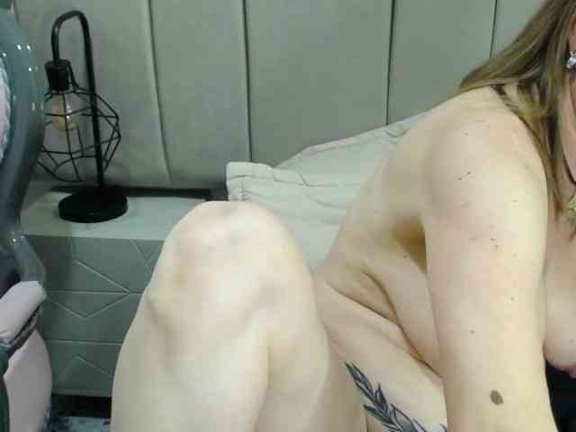 Lupita223 webcam