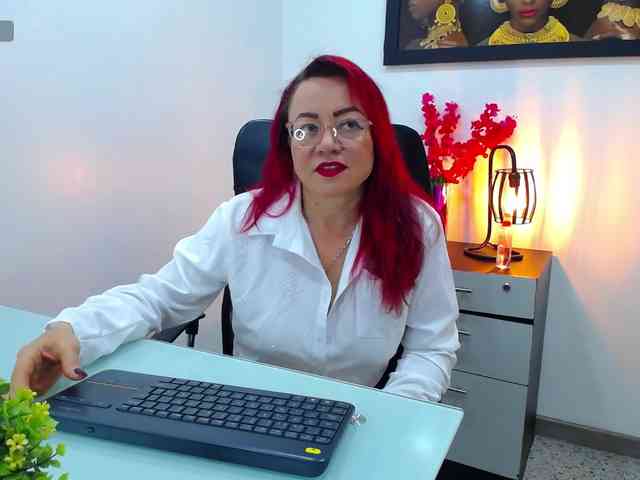 Lupita223 webcam