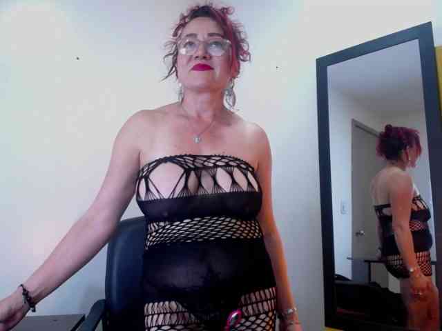 Lupita223 webcam