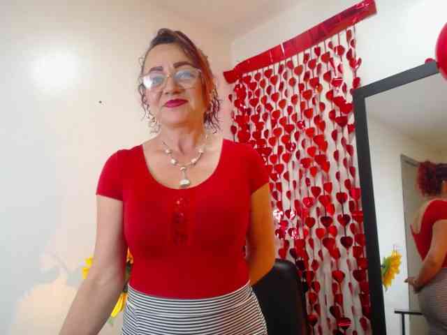 Lupita223 webcam