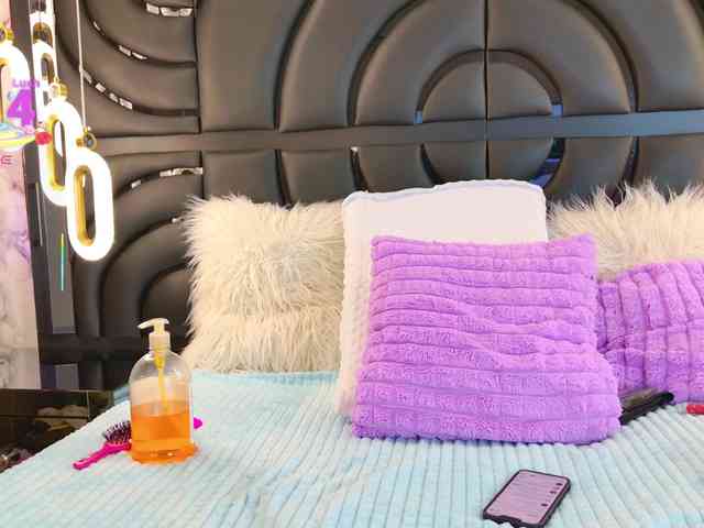 LiliFox18 webcam