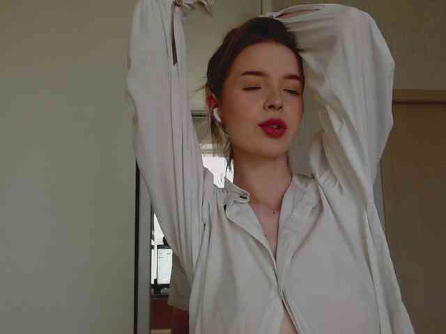 TrapLady webcam