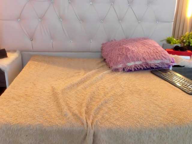 Arethaozz1's BongaCams show and profile