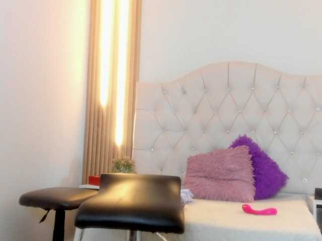 Arethaozz1's BongaCams show and profile