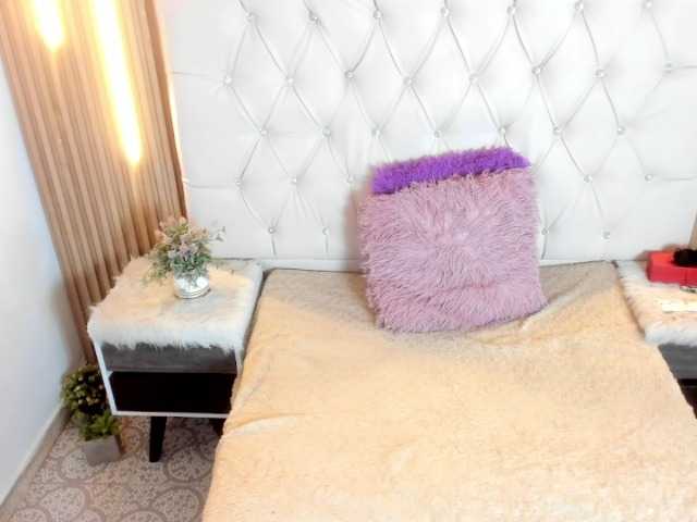 Arethaozz1's BongaCams show and profile