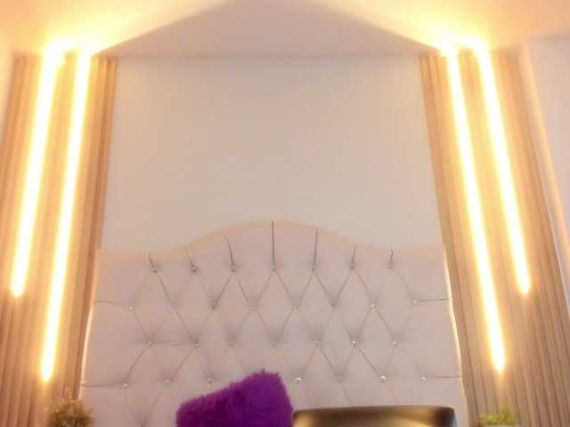 Arethaozz1's BongaCams show and profile