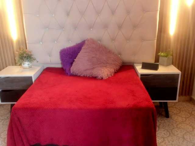 Arethaozz1's BongaCams show and profile